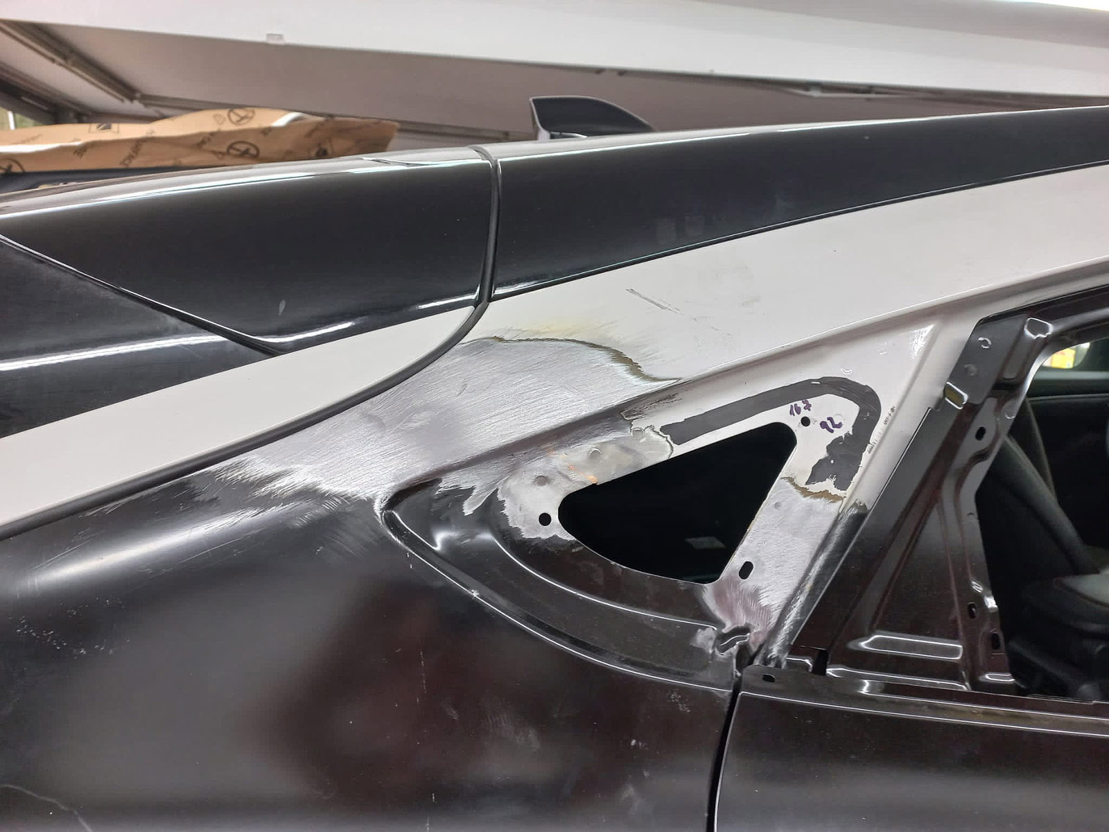 Instandsetzung eines Seitenschadens an einem Ford Mustang Mach-E.