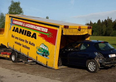 Hol- und Bring-Service. Transport bei Bedarf im eigenen, geschlossenen LKW.