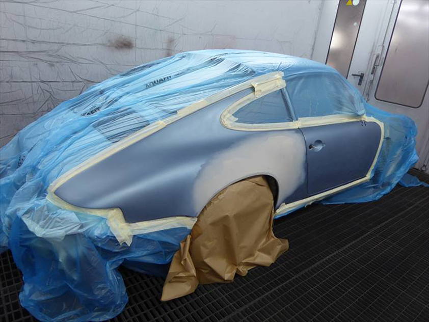 Risse im Lackaufbau des rechten Seitenteiles entfernen, Türe beilackieren – Porsche 911