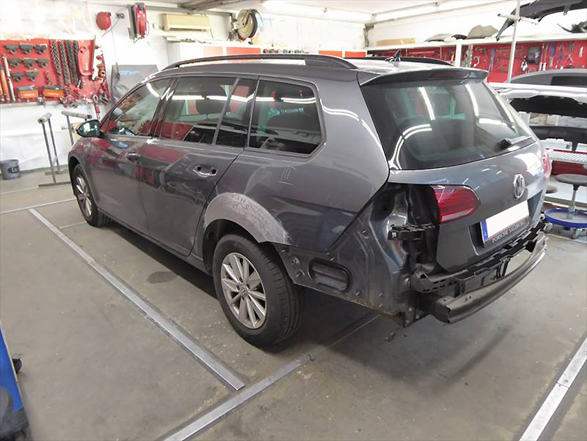 Reparaturablauf – Seitenteil – VW Golf Variant